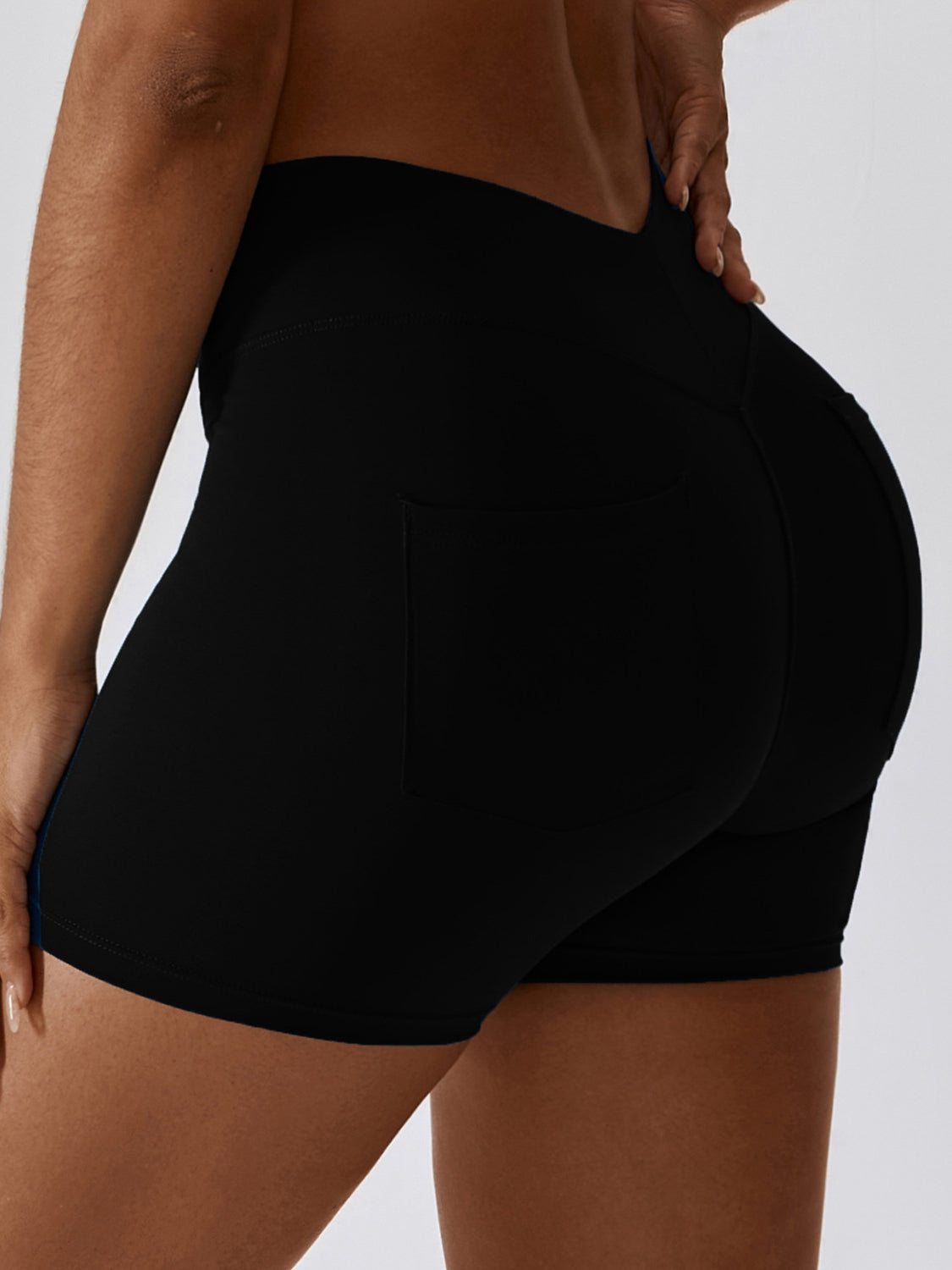 Back V Pocket Srcunch Yoga Shorts