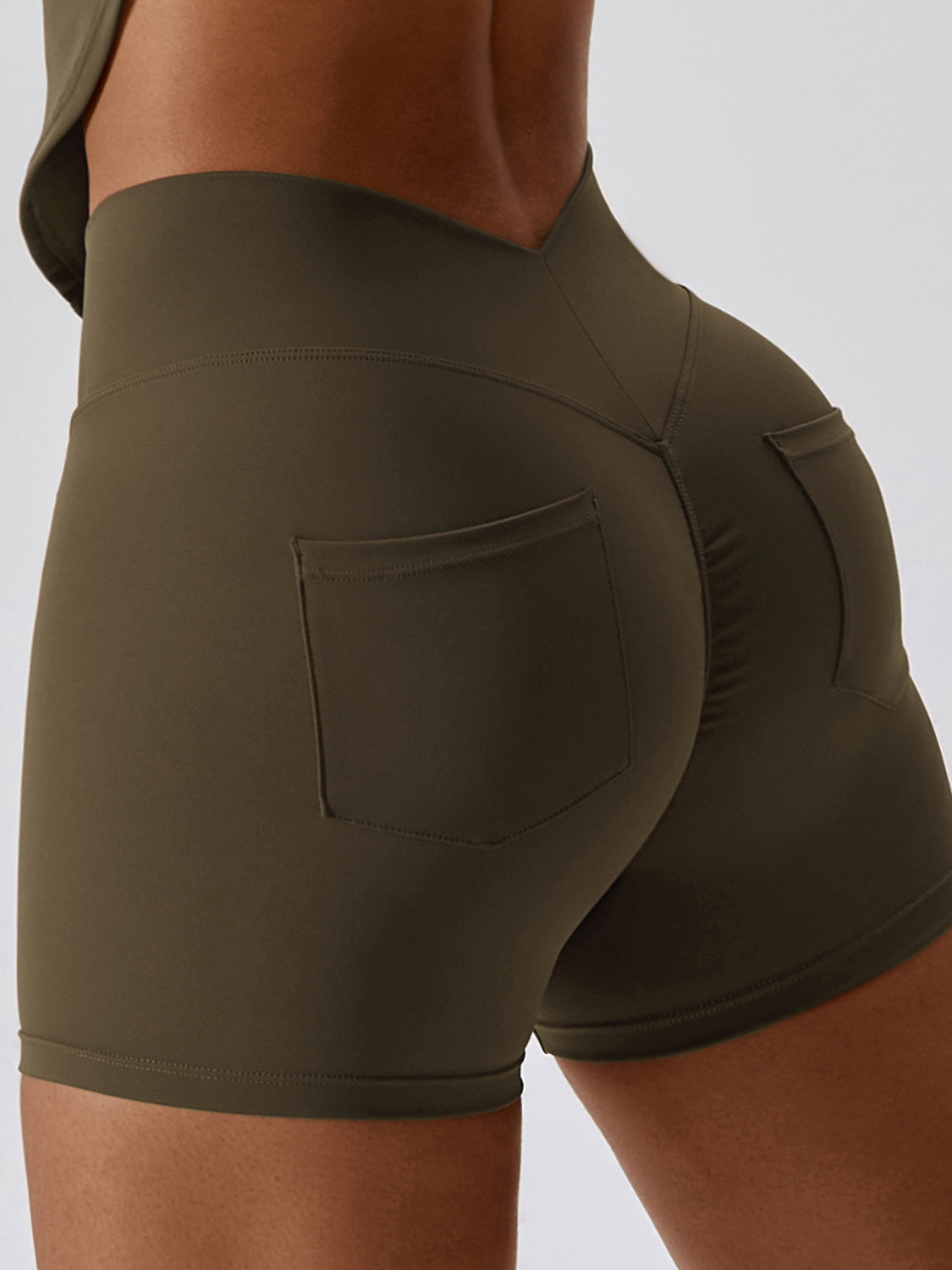 Back V Pocket Srcunch Yoga Shorts